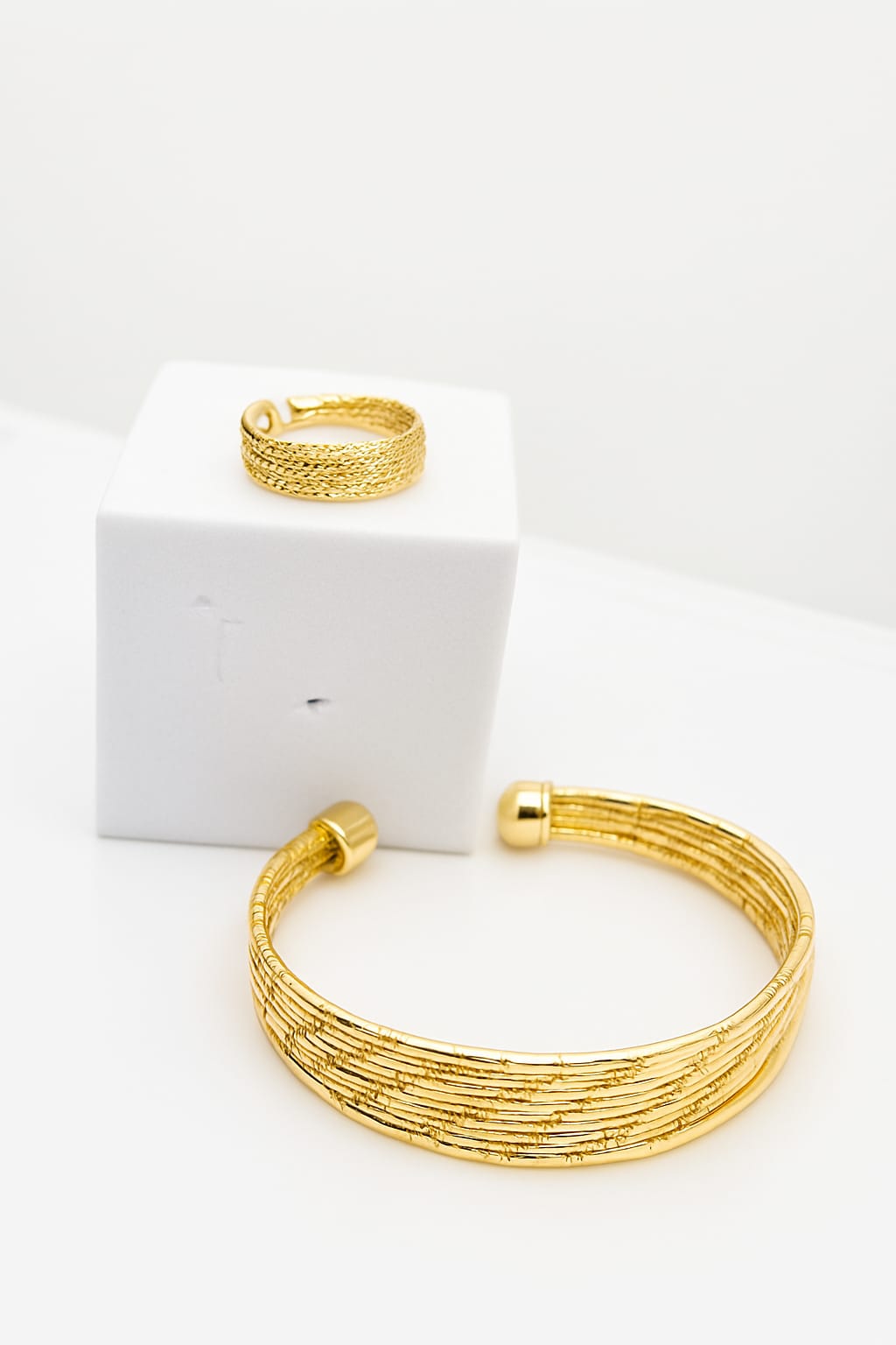 Gold Ribbed Ring & Bangle Set – Elegant Textured Matching Jewellery